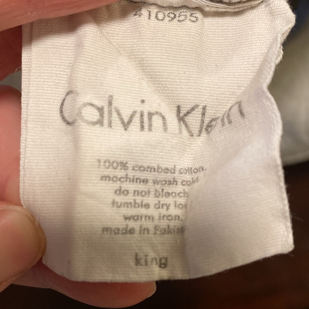 King size Calvin Klein duvet cover.striped in neutral colors - Picture 4 of 8